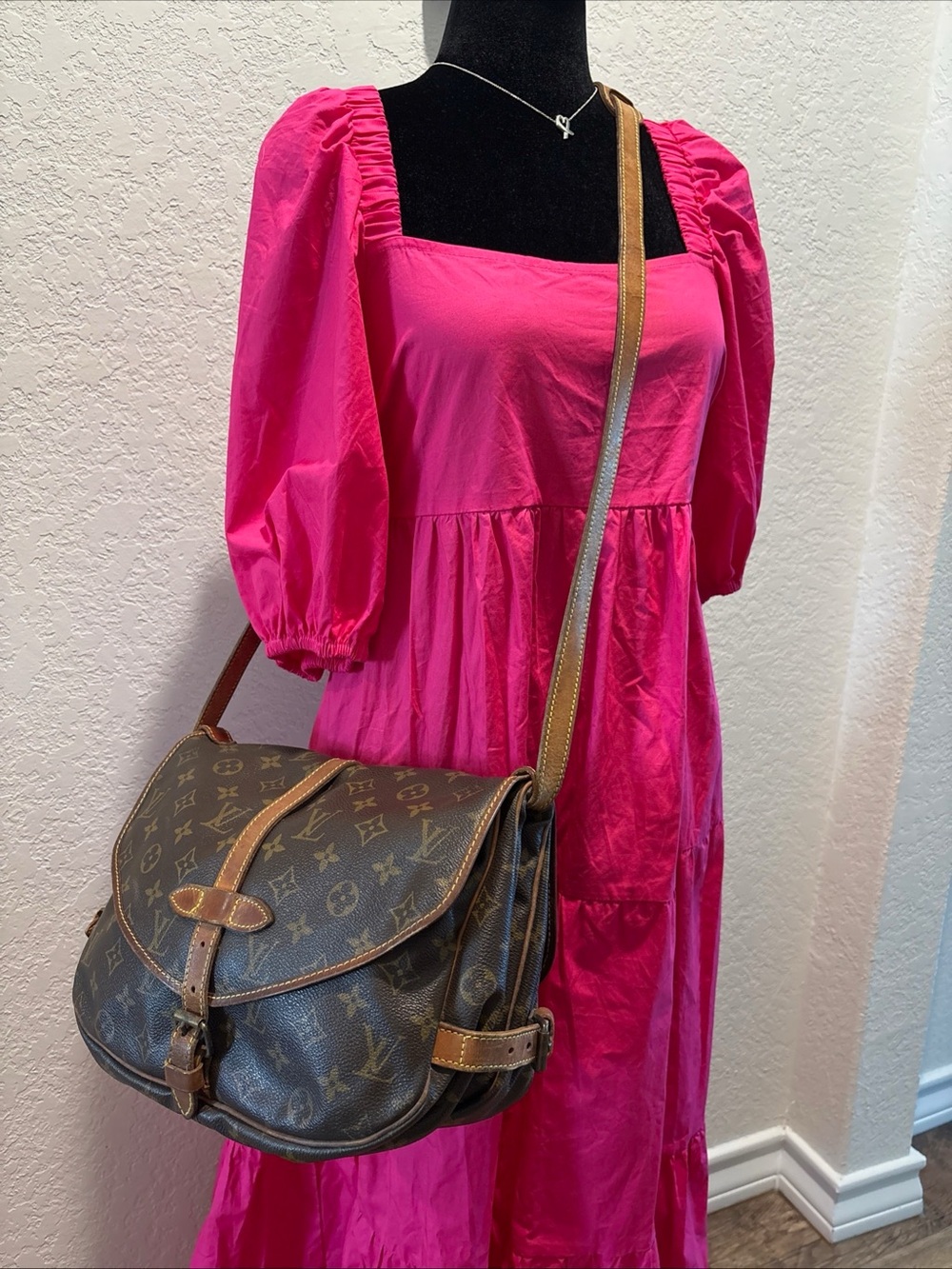 Louis Vuitton Saumur 30 Brown Monogram Crossbody Bag - Picture 14 of 14